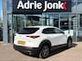 Mazda CX-30 2.0 e-SkyActiv-X M Hybrid100th Anniversary Ed. | TREKHAAK | APPLE-CARPLAY | LEDER | 18 INCH | 360 CAMERA | DODEHOEK DETECTIE | SCHUIF/KANTELDAK | ADAPTIEF CRUISE CONTROL |