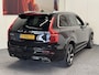 Volvo XC90 2.0 T8 TWIN ENGINE AWD R-DESIGN 7 PERSOONS LEDER NAVIGATIE LUCHTVERING ADAPTIVE CRUISE CONTROL HEAD-UP DISPLAY PANORAMA SCHUIF/KANTELDAK ACHTERUITRIJCAMERA ZEER MOOI !!
