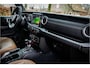 Jeep Wrangler Unlimited 4xe 380 Sahara Cognac Leder | Sky One Softtop | Sarge Green | Adaptive Cruise | Trekhaak