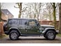 Jeep Wrangler Unlimited 4xe 380 Sahara Cognac Leder | Sky One Softtop | Sarge Green | Adaptive Cruise | Trekhaak
