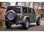 Jeep Wrangler Unlimited 4xe 380 Sahara Cognac Leder | Sky One Softtop | Sarge Green | Adaptive Cruise | Trekhaak