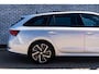 Skoda Octavia Combi 1.0 e-TSI Sport Business | Parkeersensoren | Sportstoelen | Lichtmetalen Velgen 18 inch | Navigatie | Apple Carplay | Android Auto | Voorruitverwarming