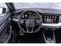 Skoda Octavia Combi 1.0 e-TSI Sport Business | Parkeersensoren | Sportstoelen | Lichtmetalen Velgen 18 inch | Navigatie | Apple Carplay | Android Auto | Voorruitverwarming