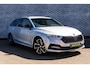 Skoda Octavia Combi 1.0 e-TSI Sport Business | Parkeersensoren | Sportstoelen | Lichtmetalen Velgen 18 inch | Navigatie | Apple Carplay | Android Auto | Voorruitverwarming