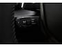 Peugeot 2008 1.2 Hybrid 136 Allure | Lane keeping system | Cruise control | Forward collission system | Vermoeidheidsherkenning | Achteruitrijcamera | Navigatie | Climate control