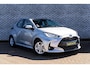 Toyota Yaris 1.5 Hybrid Active | Trekhaak | Stoelverwarming | Achteruitrijcamera | Parkeersensoren voor en achter | Lichtmetalen Velgen 16 inch | Climate Control | Apple Carplay | Android Auto