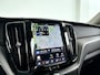 Volvo XC60 T8 Plug-in hybrid AWD Ultra Dark | SOH 100% | Panoramadak | 360° camera | Luchtvering | Harman Kardon | Stoel- en Stuurverwarming | Trekhaak