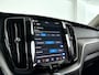 Volvo XC60 T8 Plug-in hybrid AWD Ultra Dark | SOH 100% | Panoramadak | 360° camera | Luchtvering | Harman Kardon | Stoel- en Stuurverwarming | Trekhaak