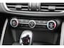 Alfa Romeo Giulia 2.0T Super | Veloce interieur | Stuur\stoel verwarming | Xenon | Regen\lichtsensor 19" velgen