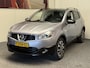 Nissan Qashqai 2.0 360 NAVIGATIE CRUISE CONTROL CLIMATE CONTROL PANORAMADAK BLUETOOTH TELEFOON MEDIA VOORBEREIDING STOELVERWARMING 360 CAMERA TREKHAAK ZEER MOOI !!