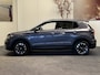 Volkswagen T-Cross 1.0 TSI Style NAVIGATIE ADAPTIVE CRUISE CONTROL CLIMATE CONTROL MEDIA VOORBEREIDING RIJSTROOKSENSOREN DODEHOEKSENSOREN ACHTERUITRIJCAMERA PDC ZEER MOOI !!