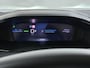 Peugeot e-2008 SUV Allure Avantage 54 kWh | Accu 98% | Airco | Apple Carplay / Android auto | Cruise control adaptief | Camera voor en achter | Navigatie