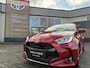 Toyota Yaris HYBRID 130 EXECUTIVE NIEUW & DIRECT LEVERBAAR-VOORRAADKORTING!!! STOEL/STUURVERW PARK-SENSOREN BLIND-SPOT SPORTSTOELEN APPLE/ANDROID NL-AUTO