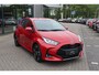 Toyota Yaris HYBRID 130 EXECUTIVE NIEUW & DIRECT LEVERBAAR-VOORRAADKORTING!!! STOEL/STUURVERW PARK-SENSOREN BLIND-SPOT SPORTSTOELEN APPLE/ANDROID NL-AUTO