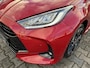 Toyota Yaris HYBRID 130 EXECUTIVE NIEUW & DIRECT LEVERBAAR-VOORRAADKORTING!!! STOEL/STUURVERW PARK-SENSOREN BLIND-SPOT SPORTSTOELEN APPLE/ANDROID NL-AUTO