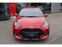 Toyota Yaris HYBRID 130 EXECUTIVE NIEUW & DIRECT LEVERBAAR-VOORRAADKORTING!!! STOEL/STUURVERW PARK-SENSOREN BLIND-SPOT SPORTSTOELEN APPLE/ANDROID NL-AUTO