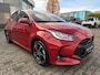 Toyota Yaris HYBRID 130 EXECUTIVE NIEUW & DIRECT LEVERBAAR-VOORRAADKORTING!!! STOEL/STUURVERW PARK-SENSOREN BLIND-SPOT SPORTSTOELEN APPLE/ANDROID NL-AUTO