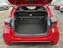 Toyota Yaris HYBRID 130 EXECUTIVE NIEUW & DIRECT LEVERBAAR-VOORRAADKORTING!!! STOEL/STUURVERW PARK-SENSOREN BLIND-SPOT SPORTSTOELEN APPLE/ANDROID NL-AUTO