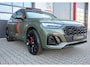 Audi Q5 50 TFSI e S-Line Quattro Competition | District Green | Pano | Matrix Led | Alcantara | Trekhaak | Nieuwe 22'' RS | Ambient+ | Carbon | Virtual Cockpit | Stoelverwarming voor & achter | Electric Seat | ACC | Lane Assist | Black Optic | Carplay