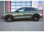 Audi Q5 50 TFSI e S-Line Quattro Competition | District Green | Pano | Matrix Led | Alcantara | Trekhaak | Nieuwe 22'' RS | Ambient+ | Carbon | Virtual Cockpit | Stoelverwarming voor & achter | Electric Seat | ACC | Lane Assist | Black Optic | Carplay