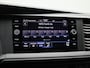 Volkswagen Transporter 2.0 TDI L2H1 110PK | Trekhaak | Parkeersensoren Voor + Achter | Airco | Cruise Control | Multifunctioneel Stuurwiel | Verwarmbare Voorruit | Achteruitrijcamera | Navigatie | Apple/Android Carplay |