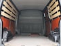 Volkswagen Transporter 2.0 TDI L2H1 110PK | Trekhaak | Parkeersensoren Voor + Achter | Airco | Cruise Control | Multifunctioneel Stuurwiel | Verwarmbare Voorruit | Achteruitrijcamera | Navigatie | Apple/Android Carplay |