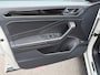 Volkswagen T-Roc 1.5 TSI 150pk DSG R-Line | Trekhaak | Camera | Keyless | Elek. Achterklep | Dode hoek | Rijklaar incl. 1 jaar Bovag garantie