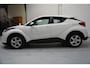 Toyota C-HR / C-HR+ 1.8 Hybrid Active navigatie 1e eigen. cruise-controle 17"-lmv drivers-assist PDC v+a ECC camera bleutooth DAB stuurbediening stoelverwarming
