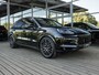Porsche Cayenne 3.0 E-Hybrid | SPORTCHRONO | SPORTUITLAATEINDPIJPEN | PASM LUCHTVERING | MATRIX | BOSE | STOELVERWARMING | 18-WEG STOELEN | PANORAMA/SCHUIF-KANTELDAK | CAMERA | ELEKTR.TREKHAAK | ADAPTIEVE CRUISE CONTROL | 22 INCH 911 TURBO DESIGN |