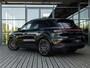 Porsche Cayenne 3.0 E-Hybrid | SPORTCHRONO | SPORTUITLAATEINDPIJPEN | PASM LUCHTVERING | MATRIX | BOSE | STOELVERWARMING | 18-WEG STOELEN | PANORAMA/SCHUIF-KANTELDAK | CAMERA | ELEKTR.TREKHAAK | ADAPTIEVE CRUISE CONTROL | 22 INCH 911 TURBO DESIGN |