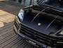 Porsche Cayenne 3.0 E-Hybrid | SPORTCHRONO | SPORTUITLAATEINDPIJPEN | PASM LUCHTVERING | MATRIX | BOSE | STOELVERWARMING | 18-WEG STOELEN | PANORAMA/SCHUIF-KANTELDAK | CAMERA | ELEKTR.TREKHAAK | ADAPTIEVE CRUISE CONTROL | 22 INCH 911 TURBO DESIGN |