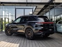 Porsche Cayenne 3.0 E-Hybrid | SPORTCHRONO | SPORTUITLAATEINDPIJPEN | PASM LUCHTVERING | MATRIX | BOSE | STOELVERWARMING | 18-WEG STOELEN | PANORAMA/SCHUIF-KANTELDAK | CAMERA | ELEKTR.TREKHAAK | ADAPTIEVE CRUISE CONTROL | 22 INCH 911 TURBO DESIGN |