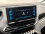 Peugeot 5008 1.2 PureTech Sport 7 Persoons (APPLE CARPLAY, GROOT NAVI, LEDER, 360 CAMERA, KEYLESS, SPORTSTOELEN, TREKHAAK, GETINT GLAS, NIEUWE APK, NIEUWSTAAT)
