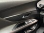 Peugeot 5008 1.2 PureTech Sport 7 Persoons (APPLE CARPLAY, GROOT NAVI, LEDER, 360 CAMERA, KEYLESS, SPORTSTOELEN, TREKHAAK, GETINT GLAS, NIEUWE APK, NIEUWSTAAT)