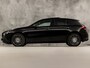 Mercedes-Benz A-klasse 200 AMG Sport Automaat 163Pk (PANORAMADAK, SFEERVERLICHTING, GROOT NAVI, WIDESCREEN, CAMERA, GETINT GLAS, SPORTSTOELEN, STOELVERWARMING, LEDER, NIEUWSTAAT)
