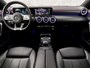 Mercedes-Benz A-klasse 200 AMG Sport Automaat 163Pk (PANORAMADAK, SFEERVERLICHTING, GROOT NAVI, WIDESCREEN, CAMERA, GETINT GLAS, SPORTSTOELEN, STOELVERWARMING, LEDER, NIEUWSTAAT)