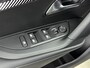 Peugeot e-2008 EV Allure Avantage 54 kWh | Accu 98% | Dodehoek detectie | Navigatie | Climate control | Drive assist |