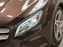 Mercedes-Benz GLA 180 Sport Automaat (NAVIGATIE, LEDER, XENON, KUIPSTOELEN, PARKEERSENSOREN, CRUISE, NIEUWE APK, NIEUWSTAAT)