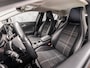 Mercedes-Benz GLA 180 Sport Automaat (NAVIGATIE, LEDER, XENON, KUIPSTOELEN, PARKEERSENSOREN, CRUISE, NIEUWE APK, NIEUWSTAAT)