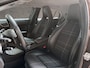 Mercedes-Benz GLA 180 Sport Automaat (NAVIGATIE, LEDER, XENON, KUIPSTOELEN, PARKEERSENSOREN, CRUISE, NIEUWE APK, NIEUWSTAAT)