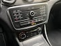 Mercedes-Benz GLA 180 Sport Automaat (NAVIGATIE, LEDER, XENON, KUIPSTOELEN, PARKEERSENSOREN, CRUISE, NIEUWE APK, NIEUWSTAAT)