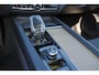 Volvo XC60 T6 Recharge AWD Plus Dark Panorama/schuifdak - IntelliSafe Assist & Surround - 360º Camera - Harman/Kardon audio - Adaptieve LED koplampen - Verwarmde voorstoelen, stuur & achterbank - Parkeersensoren voor & achter - Elektr. bedienb. voorstoelen met geheugen - Head up display - Extra getint glas - Inklapbare trekhaak - 19' LMV