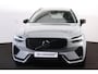 Volvo XC60 T6 Recharge AWD Plus Dark Panorama/schuifdak - IntelliSafe Assist & Surround - 360º Camera - Harman/Kardon audio - Adaptieve LED koplampen - Verwarmde voorstoelen, stuur & achterbank - Parkeersensoren voor & achter - Elektr. bedienb. voorstoelen met geheugen - Head up display - Extra getint glas - Inklapbare trekhaak - 19' LMV