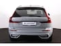 Volvo XC60 T6 Recharge AWD Plus Dark Panorama/schuifdak - IntelliSafe Assist & Surround - 360º Camera - Harman/Kardon audio - Adaptieve LED koplampen - Verwarmde voorstoelen, stuur & achterbank - Parkeersensoren voor & achter - Elektr. bedienb. voorstoelen met geheugen - Head up display - Extra getint glas - Inklapbare trekhaak - 19' LMV