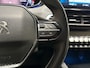 Peugeot 5008 1.2 PureTech Allure Sport 7 Persoons (APPLE CARPLAY, GROOT NAVI, STOELVERWARMING, LEDER, 360 CAMERA, SPORTSTOELEN, LANE ASSIST, GETINT GLAS, CRUISE, NIEUWSTAAT)