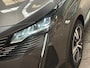Peugeot 5008 1.2 PureTech Allure Sport 7 Persoons (APPLE CARPLAY, GROOT NAVI, STOELVERWARMING, LEDER, 360 CAMERA, SPORTSTOELEN, LANE ASSIST, GETINT GLAS, CRUISE, NIEUWSTAAT)