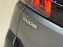 Peugeot 5008 1.2 PureTech Allure Sport 7 Persoons (APPLE CARPLAY, GROOT NAVI, STOELVERWARMING, LEDER, 360 CAMERA, SPORTSTOELEN, LANE ASSIST, GETINT GLAS, CRUISE, NIEUWSTAAT)