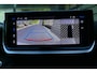 Peugeot e-2008 EV 54KWH ALLURE AVANTAGE AUTOMAAT / NAVI / CLIMA / CAMERA V+A / 17"LMV / KEYLESS / 8 JAAR GARANTIE / FULL-LED / PDC / ADAPT. CRUISECONTROL / 1E EIGENAAR / SCHITTERENDE STAAT !!