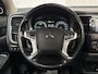 Mitsubishi Outlander 2.0 PHEV Deluxe 204Pk Automaat (SCHUIFDAK, NAVIGATIE, LEDER, 360 CAMERA, GETINT GLAS, STUUR/STOELVERWARMING, ADAPTIVE CRUISE, NIEUWE APK, NIEUWSTAAT)