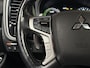 Mitsubishi Outlander 2.0 PHEV Deluxe 204Pk Automaat (SCHUIFDAK, NAVIGATIE, LEDER, 360 CAMERA, GETINT GLAS, STUUR/STOELVERWARMING, ADAPTIVE CRUISE, NIEUWE APK, NIEUWSTAAT)